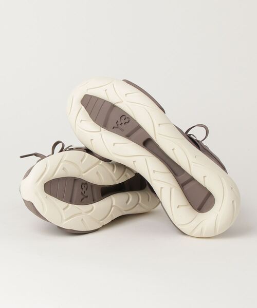 Y-3（ワイスリー）の「Y-3 QASA（スニーカー・メンズ・グレー系・22.5cm/23.0cm/23.5cm/24.0cm/24.5cm/25.0cm/25.5cm/26.0cm/26.5cm/27.0cm/27.5cm/28.0cm/28.5cm/29.0cm/29.5cm）」の3枚目の写真