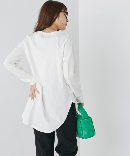 OMNES（オムネス）の「ラウンドヘムロングスリーブTシャツ（Tシャツ/カットソー・レディース・ホワイト/ライトグレー/ブラック/ピンク・FREE）」の7枚目の写真