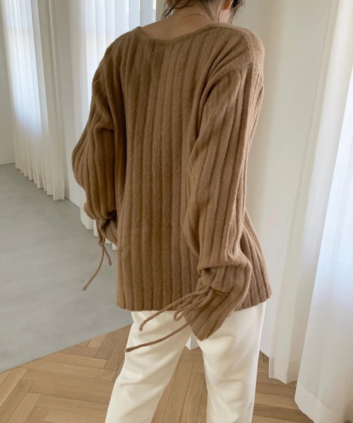 WILLFULLY（ウィルフリー）の「cuff shirring loop lib knit（ニット/セーター・レディース・ベージュ/モカ・FREE）」の3枚目の写真