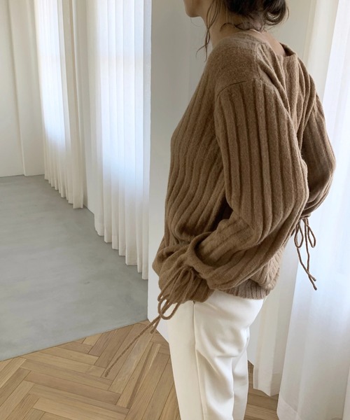 WILLFULLY（ウィルフリー）の「cuff shirring loop lib knit（ニット/セーター・レディース・ベージュ/モカ・FREE）」の9枚目の写真