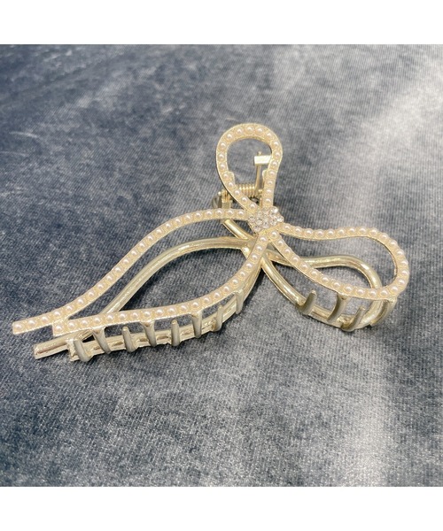 lilLilly(リルリリー)の「アシンメトリーリボンヘアクリップ(バレッタ/ヘアクリップ・レディース・ゴールド系その他/ゴールド系その他2・FREE)」の2枚目の写真