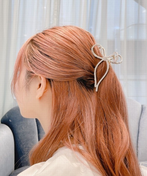 lilLilly(リルリリー)の「アシンメトリーリボンヘアクリップ(バレッタ/ヘアクリップ・レディース・ゴールド系その他/ゴールド系その他2・FREE)」の4枚目の写真