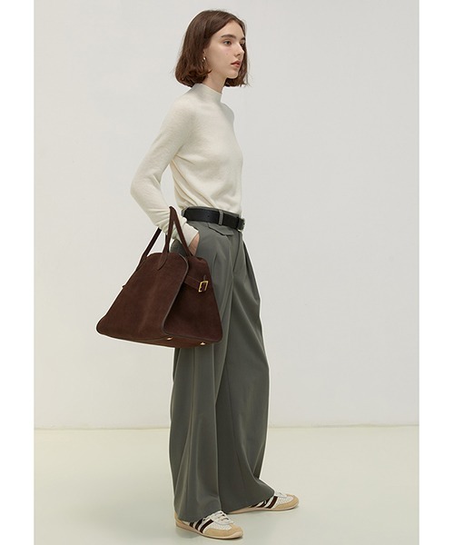 Fano Studios（ファノ ストゥディオズ）の「アシンメトリーフラップ