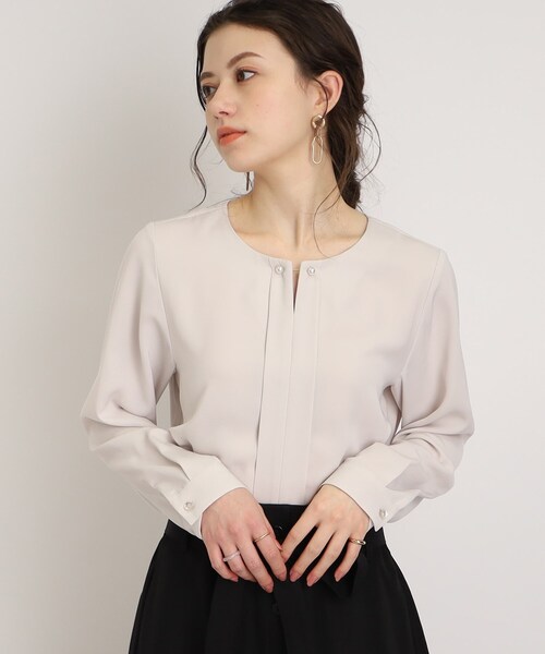 DRESKIP(ドレスキップ)の「◆【華麗に纏う】パ-ル調ピン付き ラウンドネックブラウス(シャツ/ブラウス・レディース・ライトグレー/ネイビー/レモンイエロー/オフホワイト・02/03/04)」の12枚目の写真