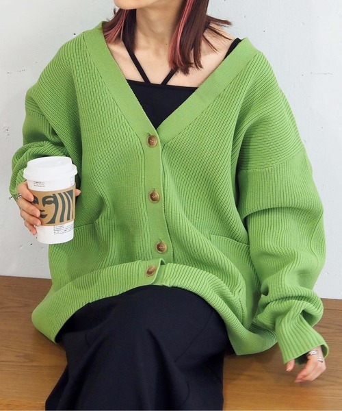 tiptop(ティップトップ)の「畦編みVネックBIGカーディガン(カーディガン/ボレロ・レディース・グリーン系その他/グリーン/アイボリー/ブルー/ダークグレー/レッド・FREE)」の4枚目の写真