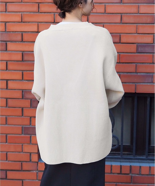 tiptop(ティップトップ)の「畦編みVネックBIGカーディガン(カーディガン/ボレロ・レディース・グリーン系その他/グリーン/アイボリー/ブルー/ダークグレー/レッド・FREE)」の10枚目の写真