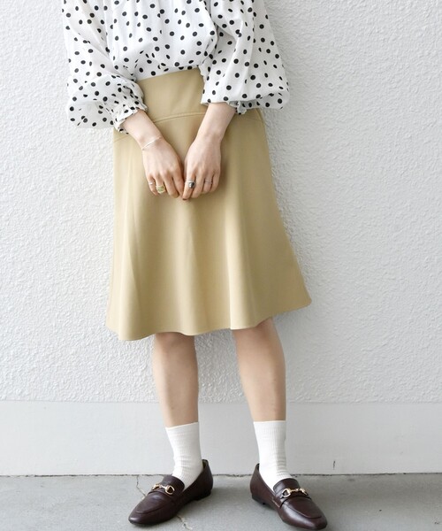 SHIPS any（シップス エニィ）の「SHIPS any:〈洗濯機可能〉フレア ミディ スプリング スカート（スカート・レディース・ベージュ/ライトグリーン/ネイビー・36/38）」の18枚目の写真