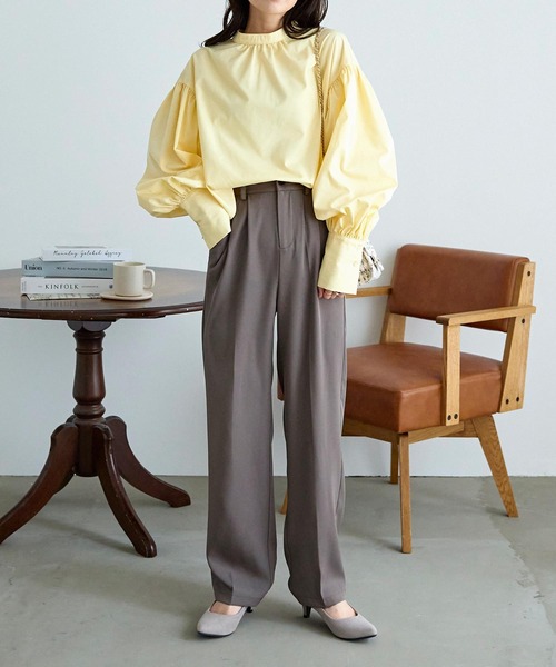 KOBE LETTUCE（コウベレタス）の「イージーケアボリュームスリーブバンドカラーブラウス（シャツ/ブラウス・レディース・レモンイエロー/ブラック/オフホワイト・FREE）」の4枚目の写真