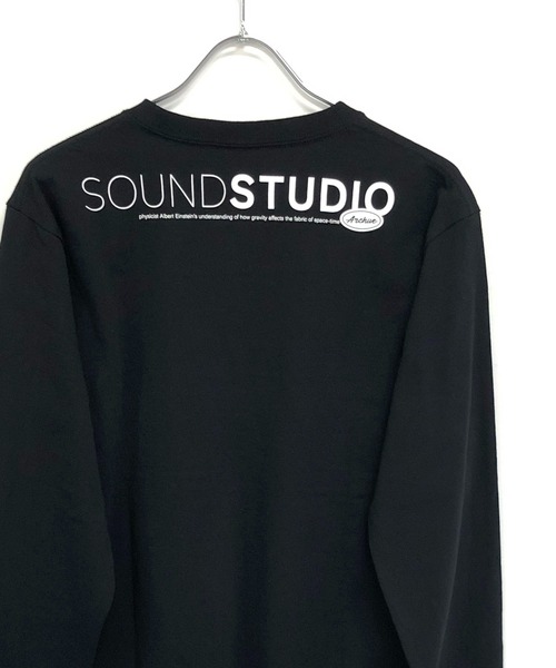 TRAP/U (トラップユー)の「ワンポイント&バックメッセージプリント / クルーネック ロングT(Tシャツ/カットソー・メンズ・ホワイト/ブラック/ライトグリーン・L/M)」の2枚目の写真