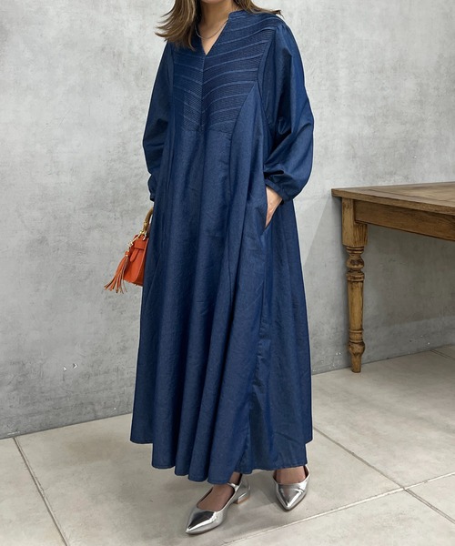 un dix cors（アンディコール）の「さりげなく体型カバーをしてくれる　ピンタックデニムワンピース（ワンピース・レディース・ブルー/サックスブルー・FREE）」の7枚目の写真