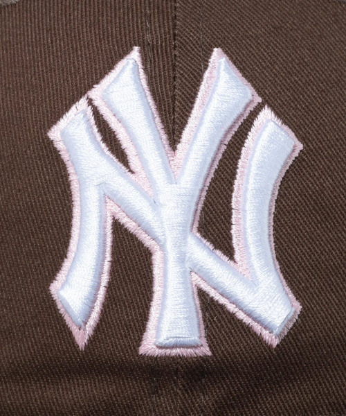 NEW ERA（ニューエラ）の「NEW ERA/ニューエラ キャップ 9TWENTY MLB Pink Pack ニューヨーク・ヤンキース ウォルナット ピンクアンダーバイザー 13516063（キャップ・メンズ・ブラウン系その他・FREE）」の3枚目の写真