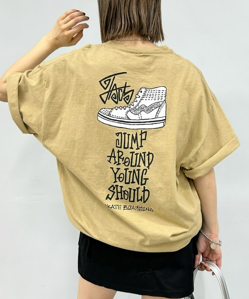 WHO'S WHO gallery（フーズフーギャラリー）の「COOPER FACT スニーカービッグTEE（Tシャツ/カットソー・レディース・ブラック/ホワイト/ブラウン/ベージュ/ネイビー/チャコールグレー・FREE）」の5枚目の写真