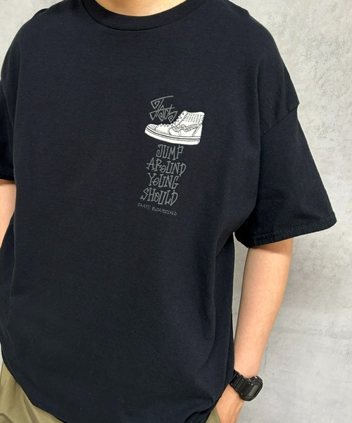WHO'S WHO gallery（フーズフーギャラリー）の「COOPER FACT スニーカービッグTEE（Tシャツ/カットソー・レディース・ブラック/ホワイト/ブラウン/ベージュ/ネイビー/チャコールグレー・FREE）」の2枚目の写真