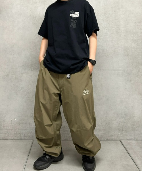 WHO'S WHO gallery（フーズフーギャラリー）の「COOPER FACT スニーカービッグTEE（Tシャツ/カットソー・レディース・ブラック/ホワイト/ブラウン/ベージュ/ネイビー/チャコールグレー・FREE）」の13枚目の写真