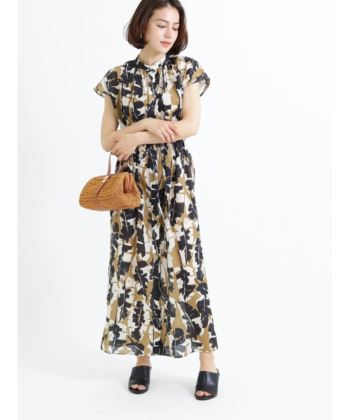 Te chichi CLASSIC(テチチクラシック)の「【Deveaux】コットンプリントワンピース(ワンピース・レディース・ベージュ/ネイビー・F)」の1枚目の写真