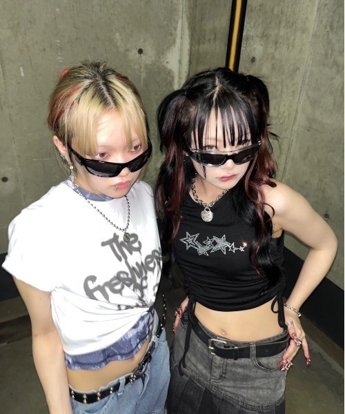 XU（エックスユー）の「ストリートファッション XU エックスユー unbalance shirring top アンバランストップス シャーリングトップス スリーブレス ノースリーブ（タンクトップ・レディース・ブラック/カーキ・ONE SIZE）」の14枚目の写真