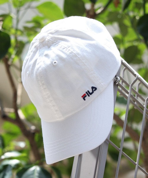FILA（フィラ）の「【FILA/フィラ】ブランドロゴ刺繍オーガニックコットンツイルキャップ（キャップ・メンズ・ベージュ/ネイビー/イエロー系/オレンジ系/ブラック/ダークパープル/ホワイト・FREE）」の2枚目の写真