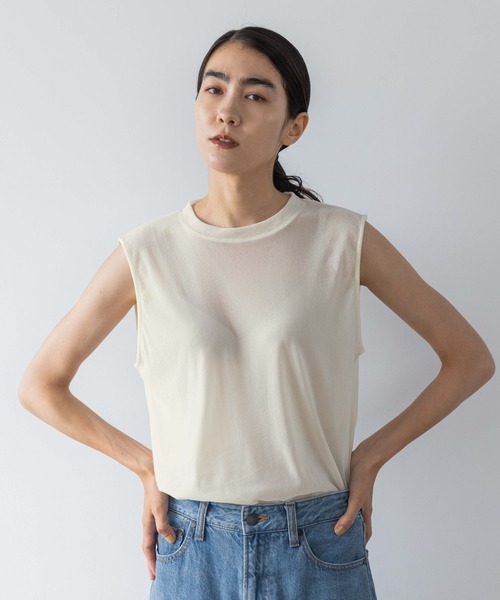 yuw(ユウ)の「フロッキーベロアTシャツノースリーブ 974101(Tシャツ/カットソー・レディース・アイボリー/ブラック・FREE)」の1枚目の写真