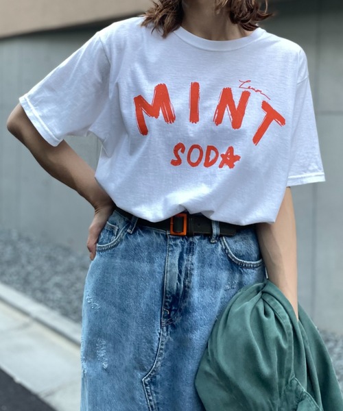 mi via loca（ミヴィアロカ）の「FRUIT of THE LOOM ペイントロゴTシャツ（Tシャツ/カットソー・レディース・ブラック/オフホワイト/ナチュラル・LARGE/X-LARGE）」の2枚目の写真