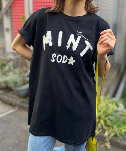 mi via loca（ミヴィアロカ）の「FRUIT of THE LOOM ペイントロゴTシャツ（Tシャツ/カットソー・レディース・ブラック/オフホワイト/ナチュラル・LARGE/X-LARGE）」の11枚目の写真