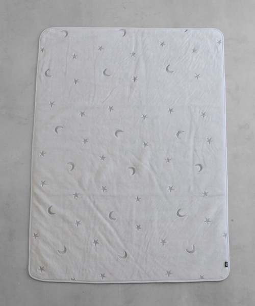 PUPPAPUPO(プッパプーポ)の「ベビーブランケット 【フランネル】 レギュラーサイズ(ベビー寝具/家具・キッズ・グレー/グリーン/アイボリー/ピンク/モカ/ホワイト系その他/ブラウン系その他/ホワイト系その他2/ホワイト系その他3/グリーン系その他/ブラウン系その他3/ホワイト×イエロー/グレー系その他/ホワイト系その他5/ピンク系その他/ホワイト系その他6/ホワイト系その他7/ベビーピンク/ブラウン系その他4/ホワイト系その他4/ブラウン系その他2・M)」の11枚目の写真