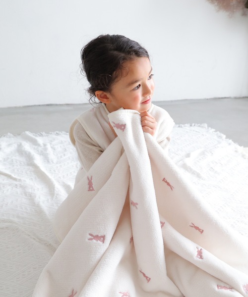 PUPPAPUPO(プッパプーポ)の「ベビーブランケット 【フランネル】 レギュラーサイズ(ベビー寝具/家具・キッズ・グレー/グリーン/アイボリー/ピンク/モカ/ホワイト系その他/ブラウン系その他/ホワイト系その他2/ホワイト系その他3/グリーン系その他/ブラウン系その他3/ホワイト×イエロー/グレー系その他/ホワイト系その他5/ピンク系その他/ホワイト系その他6/ホワイト系その他7/ベビーピンク/ブラウン系その他4/ホワイト系その他4/ブラウン系その他2・M)」の6枚目の写真