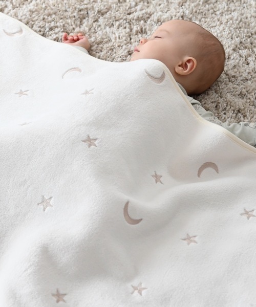 PUPPAPUPO(プッパプーポ)の「ベビーブランケット 【フランネル】 レギュラーサイズ(ベビー寝具/家具・キッズ・グレー/グリーン/アイボリー/ピンク/モカ/ホワイト系その他/ブラウン系その他/ホワイト系その他2/ホワイト系その他3/グリーン系その他/ブラウン系その他3/ホワイト×イエロー/グレー系その他/ホワイト系その他5/ピンク系その他/ホワイト系その他6/ホワイト系その他7/ベビーピンク/ブラウン系その他4/ホワイト系その他4/ブラウン系その他2・M)」の7枚目の写真