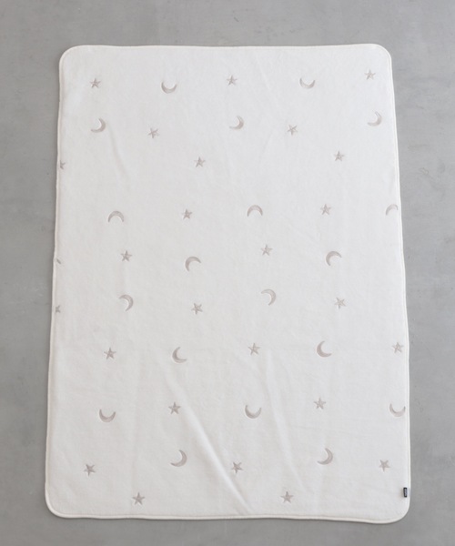 PUPPAPUPO(プッパプーポ)の「ベビーブランケット 【フランネル】 レギュラーサイズ(ベビー寝具/家具・キッズ・グレー/グリーン/アイボリー/ピンク/モカ/ホワイト系その他/ブラウン系その他/ホワイト系その他2/ホワイト系その他3/グリーン系その他/ブラウン系その他3/ホワイト×イエロー/グレー系その他/ホワイト系その他5/ピンク系その他/ホワイト系その他6/ホワイト系その他7/ベビーピンク/ブラウン系その他4/ホワイト系その他4/ブラウン系その他2・M)」の2枚目の写真