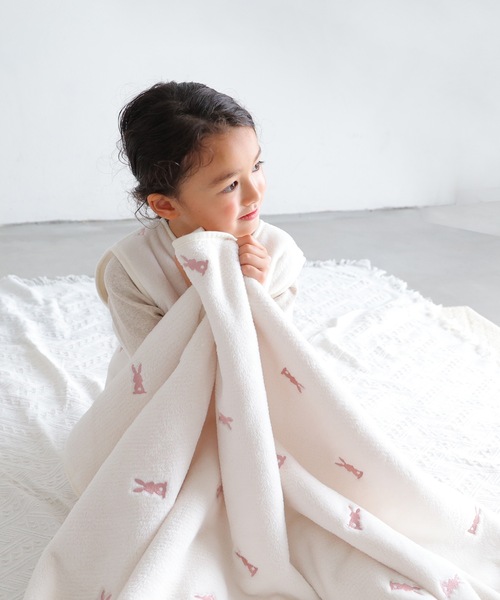 PUPPAPUPO(プッパプーポ)の「ベビーブランケット 【フランネル】 レギュラーサイズ(ベビー寝具/家具・キッズ・グレー/グリーン/アイボリー/ピンク/モカ/ホワイト系その他/ブラウン系その他/ホワイト系その他2/ホワイト系その他3/グリーン系その他/ブラウン系その他3/ホワイト×イエロー/グレー系その他/ホワイト系その他5/ピンク系その他/ホワイト系その他6/ホワイト系その他7/ベビーピンク/ブラウン系その他4/ホワイト系その他4/ブラウン系その他2・M)」の10枚目の写真