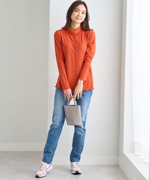 BELLUNA(ベルーナ)の「シアー楊柳素材ハイネックプルオーバー(Tシャツ/カットソー・レディース・ブラック/モカ/ブルー/オレンジ・MEDIUM/LARGE/X-LARGE)」の8枚目の写真