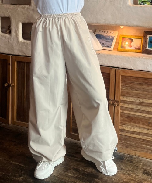 tolene(トレネ)の「サイドラインドローストリングビッグシルエットパンツ(その他パンツ・レディース・オフホワイト/モカ/ブラック・FREE)」の1枚目の写真