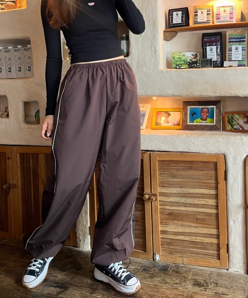 tolene(トレネ)の「サイドラインドローストリングビッグシルエットパンツ(その他パンツ・レディース・オフホワイト/モカ/ブラック・FREE)」の3枚目の写真