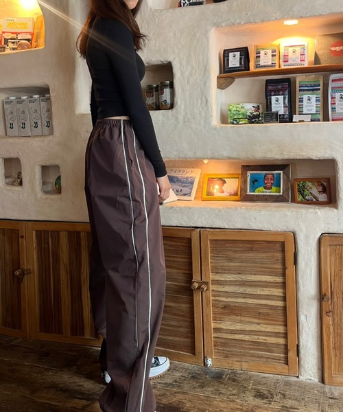 tolene(トレネ)の「サイドラインドローストリングビッグシルエットパンツ(その他パンツ・レディース・オフホワイト/モカ/ブラック・FREE)」の16枚目の写真