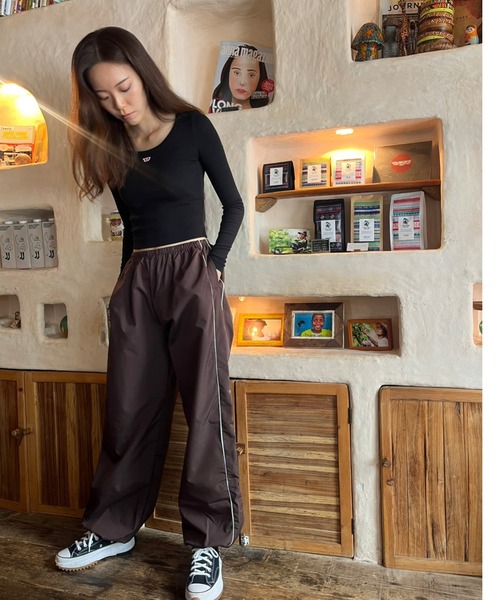 tolene(トレネ)の「サイドラインドローストリングビッグシルエットパンツ(その他パンツ・レディース・オフホワイト/モカ/ブラック・FREE)」の15枚目の写真