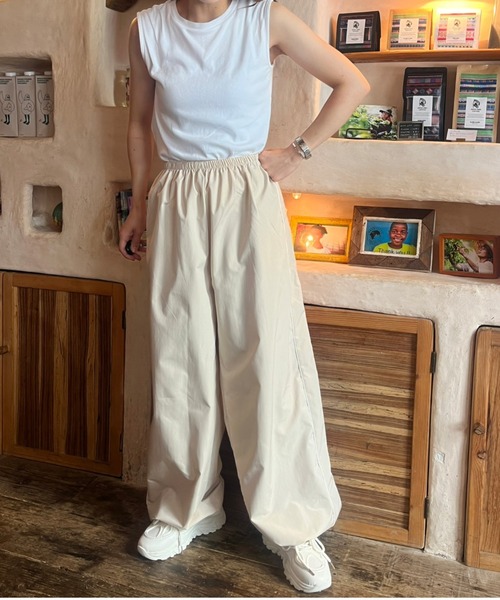 tolene(トレネ)の「サイドラインドローストリングビッグシルエットパンツ(その他パンツ・レディース・オフホワイト/モカ/ブラック・FREE)」の8枚目の写真