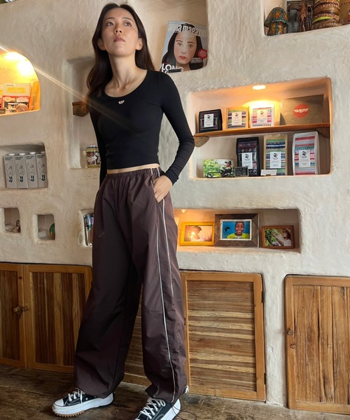 tolene(トレネ)の「サイドラインドローストリングビッグシルエットパンツ(その他パンツ・レディース・オフホワイト/モカ/ブラック・FREE)」の13枚目の写真