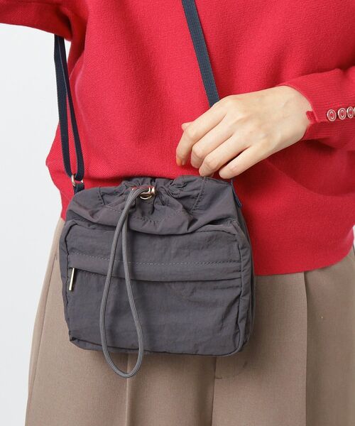 grove(グローブ)の「◆ドロストポケミニショルダー(ショルダーバッグ・レディース・ブラック/チャコールグレー/カーキ/アイボリー・00)」の4枚目の写真