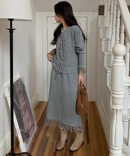 ABITOKYO(アビトーキョー)の「フリンジニットカーデセットアップ(セットアップ・レディース・アイボリー/グレー・FREE)」の5枚目の写真