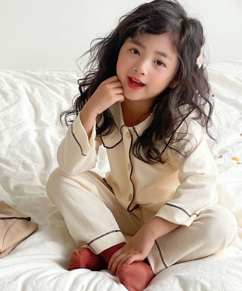 DAY CLOSET（デイ クローゼット）の「キッズ 長袖ワッフルパイピングラウンドカラールームウェア 上下2点セット（ルームウェア/パジャマ・キッズ・モカ/ピンク/アイボリー/ライラック/ベージュ系その他/コーラルピンク/グレイッシュベージュ/パープル・120cm/150cm/110cm/160cm/140cm/130cm）」の12枚目の写真