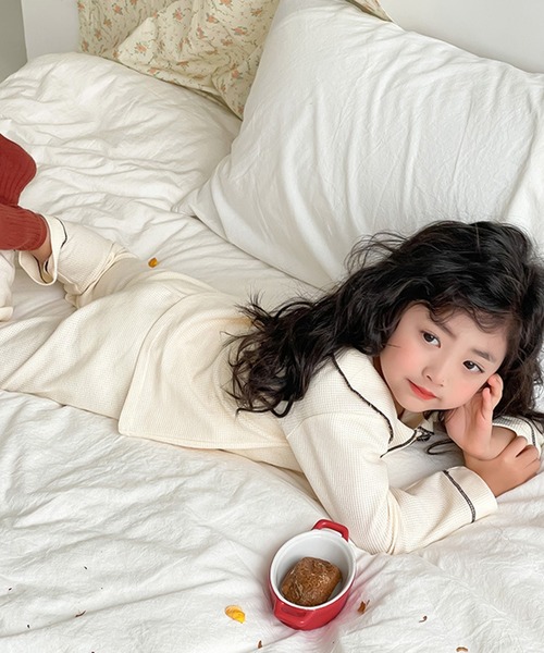 DAY CLOSET（デイ クローゼット）の「キッズ 長袖ワッフルパイピングラウンドカラールームウェア 上下2点セット（ルームウェア/パジャマ・キッズ・モカ/ピンク/アイボリー/ライラック/ベージュ系その他/コーラルピンク/グレイッシュベージュ/パープル・120cm/150cm/110cm/160cm/140cm/130cm）」の13枚目の写真