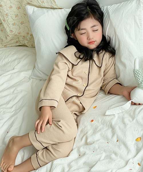 DAY CLOSET（デイ クローゼット）の「キッズ 長袖ワッフルパイピングラウンドカラールームウェア 上下2点セット（ルームウェア/パジャマ・キッズ・モカ/ピンク/アイボリー/ライラック/ベージュ系その他/コーラルピンク/グレイッシュベージュ/パープル・120cm/150cm/110cm/160cm/140cm/130cm）」の15枚目の写真