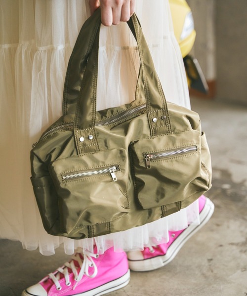 Birthday room(バースデイルーム)の「ダブルポケットナイロンボストンバック(ボストンバッグ・レディース・シルバー/ブラック/カーキ・FREE)」の1枚目の写真