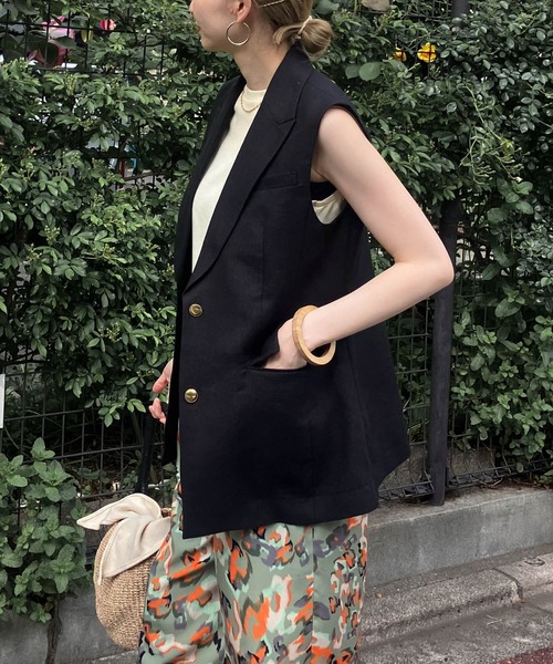 audrey and john wad(オードリーアンドジョンワッド)の「ラメ糸ツイルピークドラペルベスト(ベスト・レディース・ナチュラル/ブラック/グレー・FREE)」の14枚目の写真
