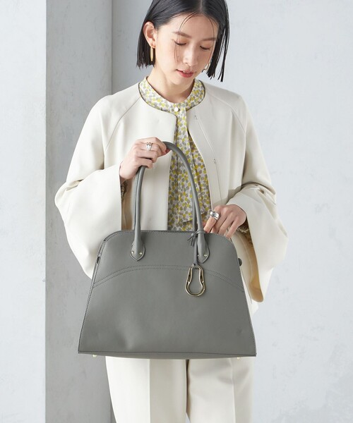 SHIPS（シップス）の「* チャーム付き A4 ビッグ トート 24SS ◇（ビジネスバッグ・レディース・ブラック/ライトグレー/ベージュ/ライトブルー・ONE SIZE）」の19枚目の写真