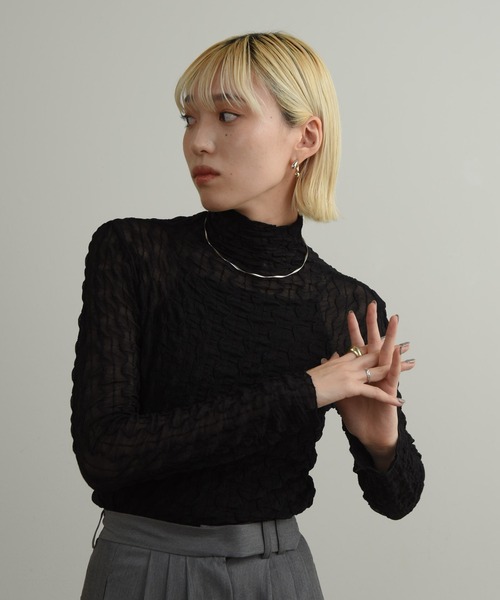 Amiur(エミレ)の「wave sheer high neck / ウェーブシアーハイネック(Tシャツ/カットソー・レディース・ブラック/ホワイト・FREE)」の2枚目の写真