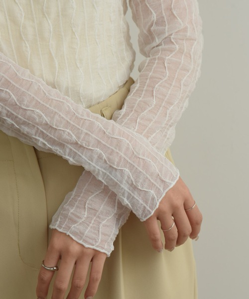 Amiur(エミレ)の「wave sheer high neck / ウェーブシアーハイネック(Tシャツ/カットソー・レディース・ブラック/ホワイト・FREE)」の11枚目の写真