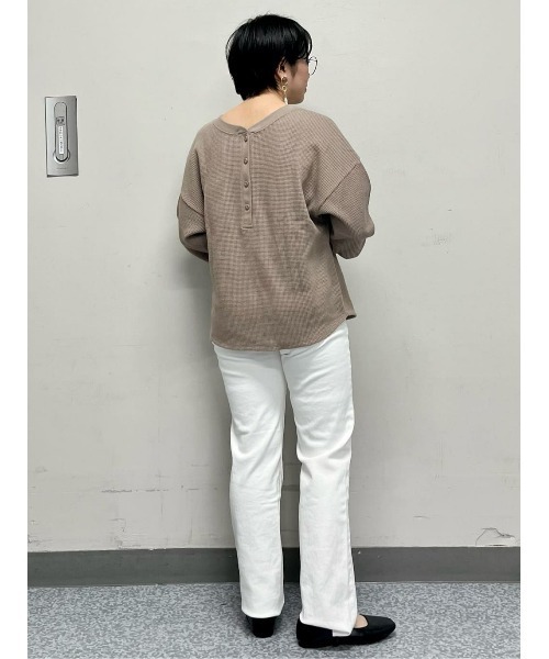 SOMETHING(サムシング)の「SOMETHING(サムシング)【レディース】「ELSA」スタンダードストレートパンツ(デニムパンツ・レディース・ホワイト・26inch/27inch/28inch/29inch/30inch/25inch)」の17枚目の写真