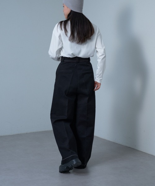 COLONY 2139（コロニートゥーワンスリーナイン）の「ワイドレッグチノパンツ（チノパンツ・レディース・ホワイト/キャメル/ブラック・SMALL/MEDIUM）」の11枚目の写真