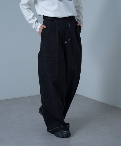 COLONY 2139（コロニートゥーワンスリーナイン）の「ワイドレッグチノパンツ（チノパンツ・レディース・ホワイト/キャメル/ブラック・SMALL/MEDIUM）」の5枚目の写真