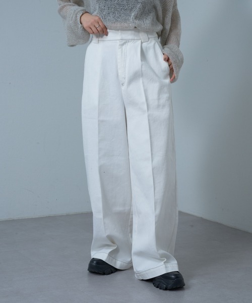 COLONY 2139（コロニートゥーワンスリーナイン）の「ワイドレッグチノパンツ（チノパンツ・レディース・ホワイト/キャメル/ブラック・SMALL/MEDIUM）」の14枚目の写真